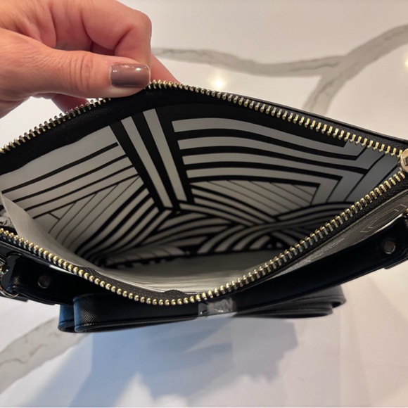 NTG On The Go Queen Bee Crossbody - Picture 3 of 4